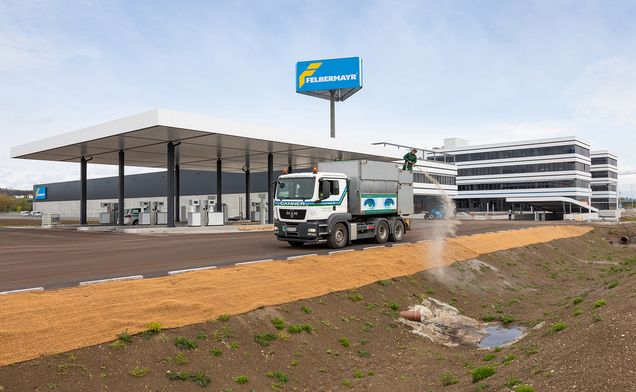 Slide Danner Landschaftsbau, Aufspritzbegrünung, Oberthan, Firmenzentrale