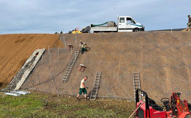 Slide Tiefenstabilisierung durch Metallgeflechte.