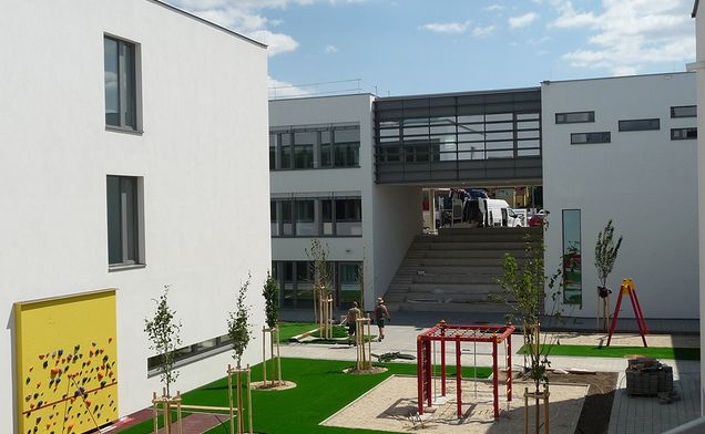 Slide Danner Landschaftsbau, Gartenbau, Maccaferri, Dekorrasen, Hochlagen, Kokosgewebe, Bepflanzung, 3 D Krismer Gitter, Gitter, Fertigrasen, Weidenverbau und Renaturierung, Aufspritzbegrünung